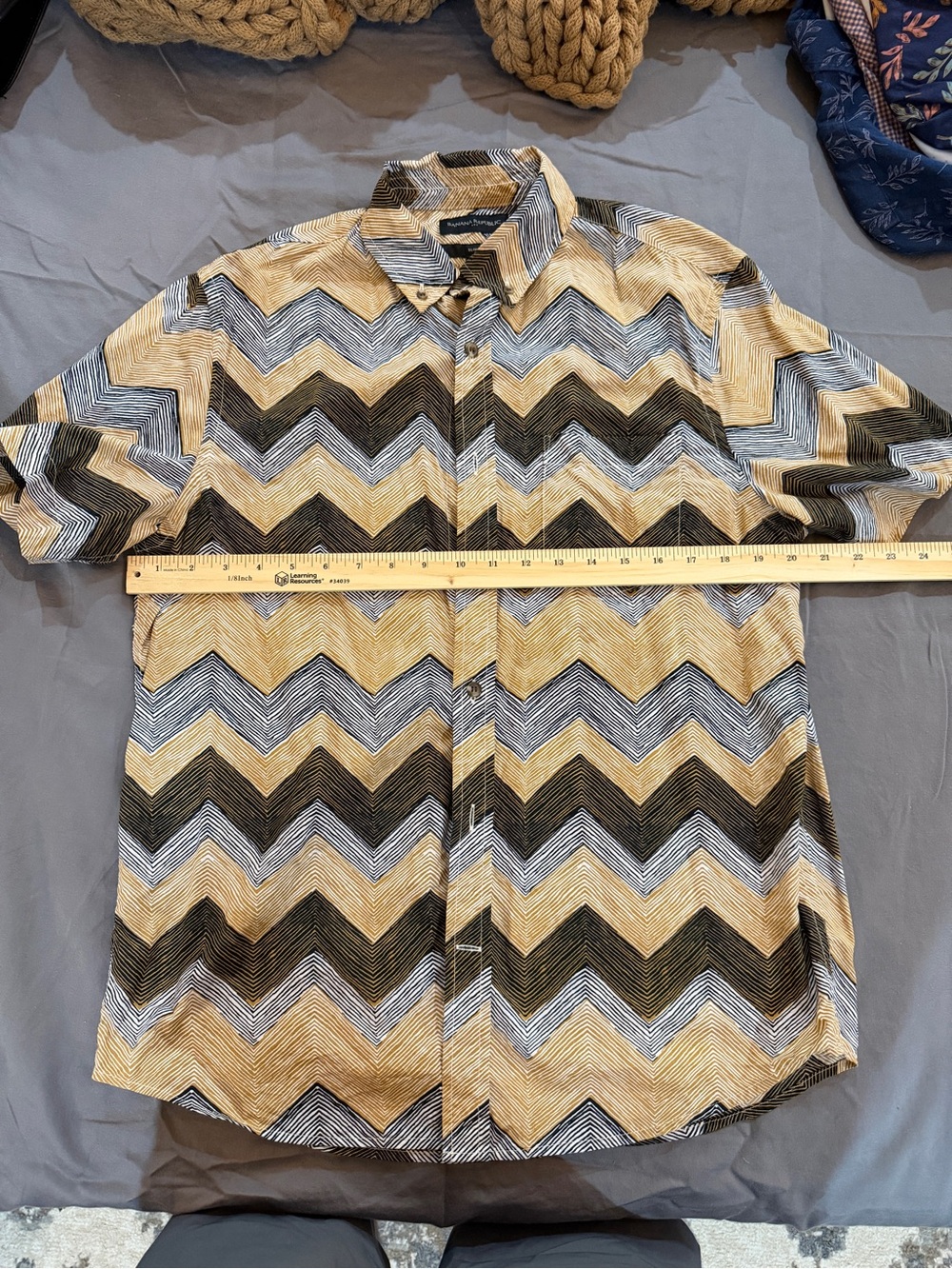 Banana Republic Chevron Pattern Button-Up Shirt - Beige, Black, Gray